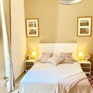  Bed and Breakfast Mama Domus